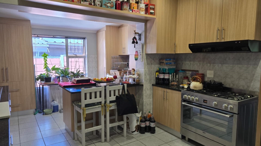 6 Bedroom Property for Sale in Churchill Estate Western Cape